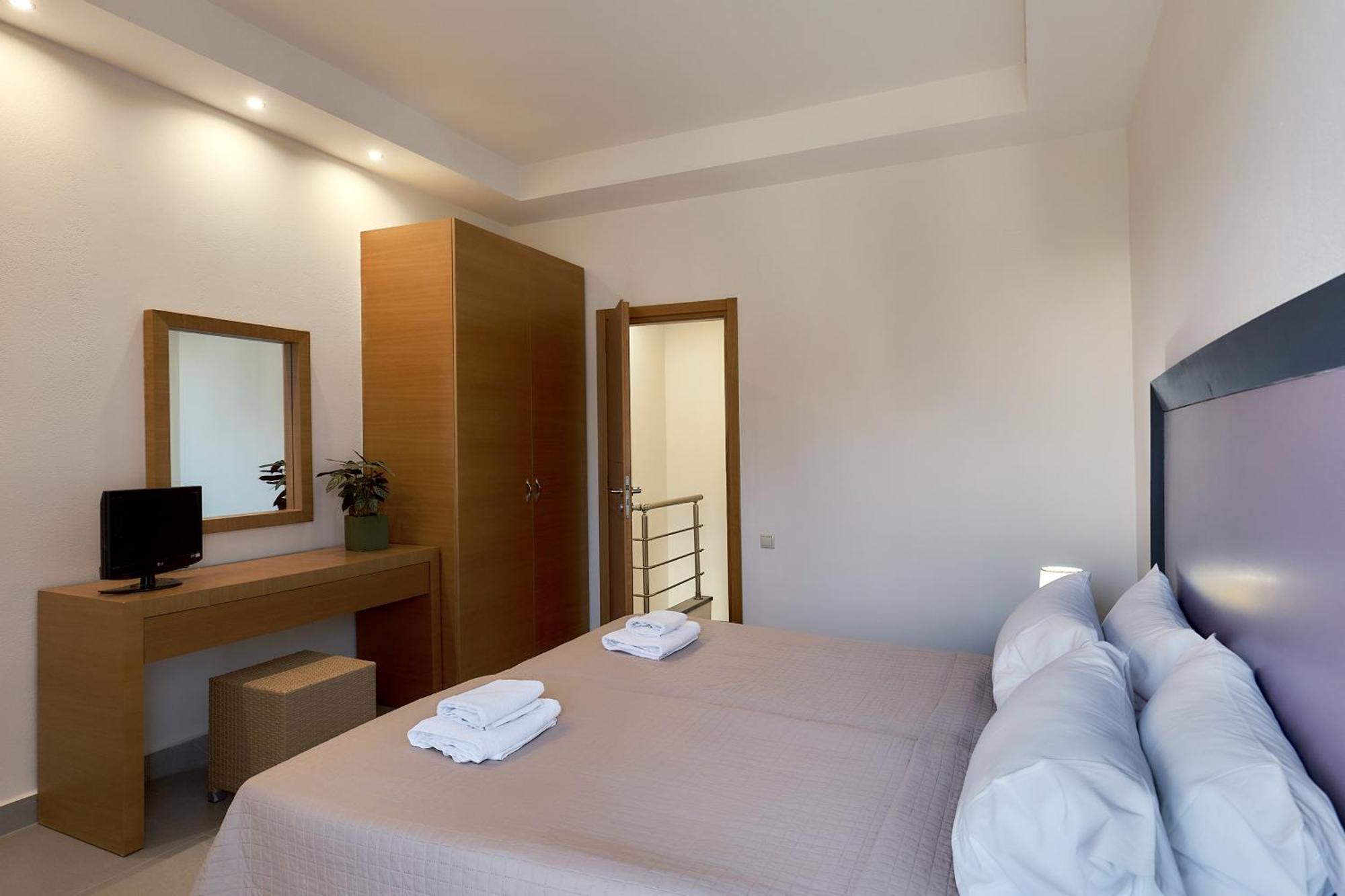 Creteco Hotel & Suites Goúrnes Dış mekan fotoğraf